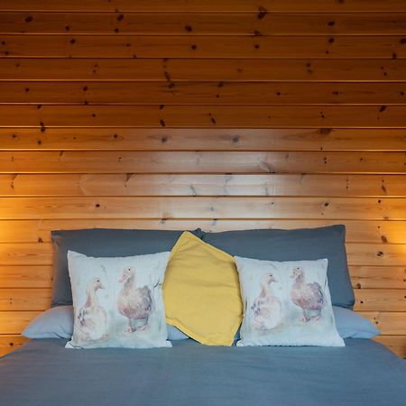 Chalet Loch Leven Lodge 10 By Interhome Kinross Bagian luar foto